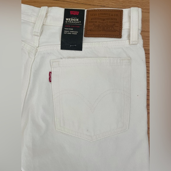 NWT Levi’s Wedgie Straight Women’s Jeans Cloud Bank 28w x 26l - Picture 6 of 6